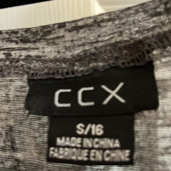 Women’s workout tee - Picture 2 of 4